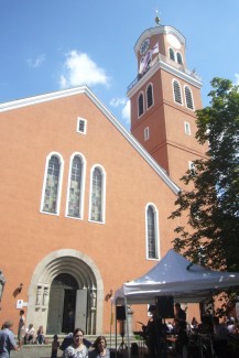 Die Lutherkirche Giesing bei einem Sommerfest