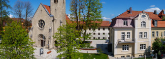 Luftbild der Gebäude des Dekanats Traunstein